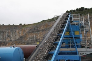  	Washed aggregates are transferred from the M2500 to the AggMax 150 attrition system 