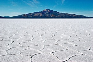  2	Gesamtbild des Salzsee von Uyuni • Overview of the Uyuni salt lake 