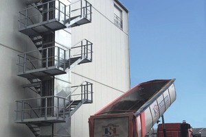  1 Truck reception silo and silo feeding with VHV S-shaped double belt conveyor 