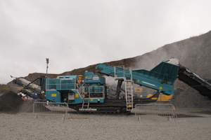  Der Powerscreen Kegelbrecher 1150 Maxtrack im „live”-Einsatz  