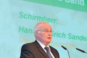  	Hans-Heinrich Sander, the Minister of the Environment and Climate Protection of Lower Saxony  