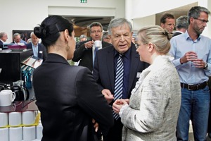  Lively discussion during a conference break: Dr.-Ing. Leila Miganei, Prof. Dr.-Ing. habil. Eberhard Gock (Clausthal University of Technology) and Dr.-Ing. Stefanie Thiel (vivis Verlag GmbH Neuruppin) (from left) 