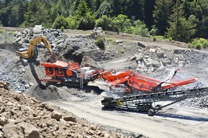  2	Der Sandvik UJ440i raupenmobile Backenbrecher und das Sandvik QE440 mobile Vorabsieb bei der Arbeit im Steinbruch von Canyon RockThe Sandvik UJ440i tracked mobile jaw crusher and the Sandvik QE440 mobile scalping screen in action at Canyon Rock’s quarry 