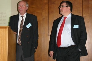  3	Dipl.-Ing. Eckhard Zeiger (r.) und Dipl.-Ing. Harald Kroog (l.) während der Diskussion 