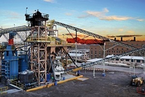  Rührwerkskugelmühle in der Erzaufbereitung • Stirred ball mill in an ore processing plant<br /> 
