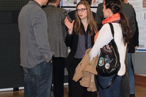  24	Diskussion bei der Präsentation der PosterDiscussion at the poster presentation 