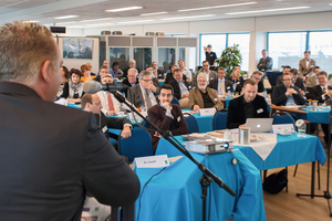  1 Auditorium beim EQAR-Kongress „Baustoff-Recycling in Europa“ am 7. Mai 2015 in Rotterdam • Audience at the EQAR Congress „Construction Material Recycling in Europe” in Rotterdam on May 7, 2015 