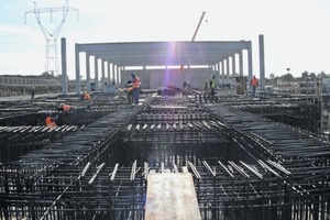  Werk im Rohbau • Building shell of the factory 