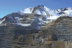  Tagebau der Porphyr-Kupfer Lagerstätte von Los Pelambres, Chile • Open pit of the Los Pelambres porphyry copper deposits, Chile 