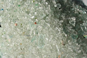  Gemahlenes Glasgemisch • Crushed glass mixture 