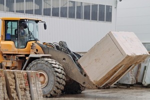  Massive Steinblöcke # Massive stone blocks  