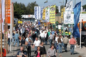  Besucherstrom auf der 58. NordBau • Stream of visitors at the 58th NordBau 