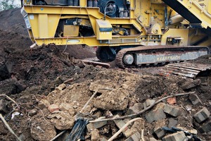  2 Processing unsorted demolition and construction waste with a large amount of soil is one of the main areas of Kim Vind’s recycling operations 