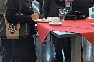  Prof. Dr.-Ing. Sylvia Schade-Dannewitz im Gespräch mit Dipl.-Ing. Walter Steinwender von w&amp;p ­Zement GmbH • Prof. Dr.-Ing. Sylvia Schade-Dannewitz in discussion with Dipl.-Ing. Walter ­Steinwender from w&amp;p Zement GmbH 