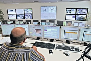  1 Überblick – Zentraler Leitstand eines Lagerplatzes • Overview – central control room for a stockyard area 