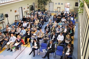  8 Das Auditorium im Trainingzentrum Bergbau der RAG AG, Recklinghausen-Hochlarmark • The audience at the mining training center of the RAG AG, Recklinghausen-Hochlarmark 