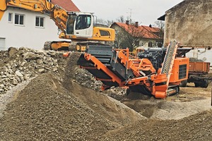  1 Crushing concrete with the Rockster R900&nbsp;impact crusher from 0-500 to 0-22 mm 