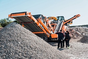  3	Wolfgang Kormann erklärt den mexikanischen Händlern die Vorteile der neuen Anlage  