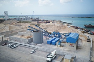  1 Blick auf die Recyclinganlage für Baustellenabfall und Bauschutt von ATCO in Aruba • View at the ATCO C &amp; D waste recycling plant in Aruba 