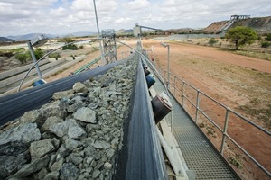  5	Transport des gewonnenen Erzes • Transport of the mined ore 