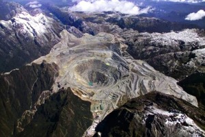  9 Kupfermine Grasberg in Indonesien • Grasberg copper mine in Indonesia 