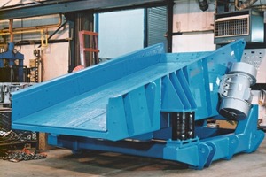  Hochleistungsschwingaufgeber von Mogensen, der für viele Aufgaben in Steinbrüchen eingesetzt wird • Heavy-duty Mogensen vibratory feeder used widely in the quarrying industry 