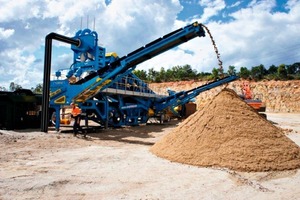  2 M2500 vor Halde mit gewaschenem Sand # M2500 and washed sand stockpile 