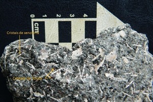  1	Xenotim-Phosphatmineral, gefunden im Pitinga Amazonas ­Xenotime phosphate mineral, located in the Pitinga Amazonas 