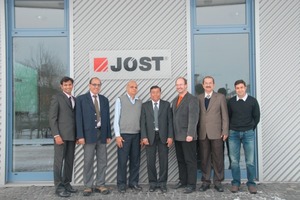  Indian engineers of the new company in front of the Jöst ­training centre in Dülmen-Buldern<br /> 