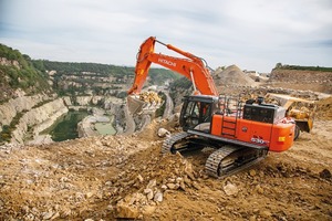  Der neue Hitachi ZX530LCH-6 ist&nbsp;vielseitig und für zahlreiche extrem schwierige Einsatzbereiche geeignet 