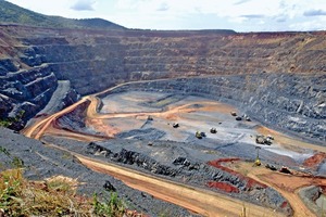  Goldmine in Tansania • Gold mine in Tanzania 