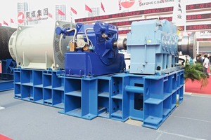  2	Die 866 TPKL Turbokupplung von Voith schont den Gurtförderer sowie die Antriebskomponenten vor Schäden und verhindert ungeplante Stillstände • Powerful 866 TPKL fluid coupling from Voith protects the belt conveyor as well as the drive components against damage and prevents unplanned downtime 