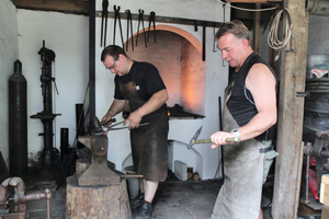  4 Christian Herrmann and Frank Gronwald in the blacksmith’s forge making pickers 