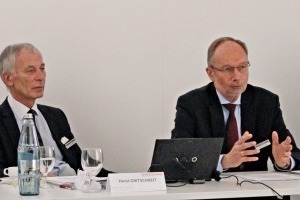  5	Die Geschäftsleitung, vertreten durch Christian Steinhaus, Horst Dietschreit und Karl Bongartz, sowie Marketingleiter Günther Liefke (von links) während der Pressekonferenz • The management, represented by Christian Steinhaus, Horst Dietschreit and Karl Bongartz, as well as Marketing Manager Günther Liefke (from left) during the press conference 