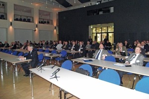  1 Blick in das Auditorium in der „Alten Mensa“ der TU Bergakademie • View of the auditorium in the “Alten Mensa” at Freiberg University of Mining and Technology 