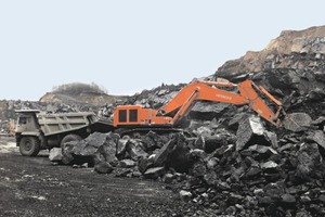  Hitachi ZX 670 im Steinbruch von Westkalk • Hitachi ZX 670 in the quarry of Westkalk 