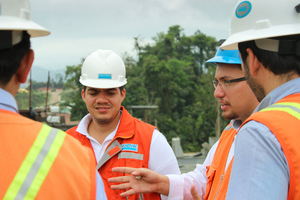  Said Vivas, Business Line Manager, Sandvik Mobile Crushers and Screeners, in discussion with the customers 