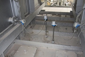  <div class="bildtext">2 Temperature measuring at the transfer port of the double shaft furnace</div> 