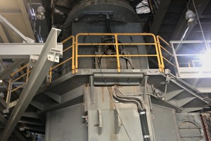  2 LOESCHE Mühle Typ LM 24.2 zur Vermahlung von Phosphorit in Kasachstan 