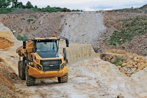  1	Seit August 2015 arbeitet der Bell&nbsp;B25E im Knüllwalder Tagebau 