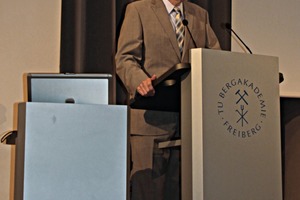  2	Dr. H. Morgenroth bei der Begrüßung 