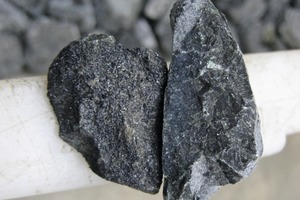  Der STEINERT XSS T eignet sich auch zur Aufbereitung von Chromiterz • The STEINERT XSS T is also suitable to process chromite 