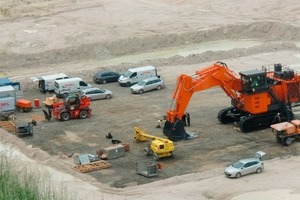  1 Der Aufbau der Maschine, die auf neun Tiefladern geliefert wurde, dauerte rund eine Woche 