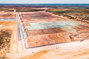  15		Haufwerkserzeugung mittels Radialbandförderer • Heap ­stacking by radial belt conveyor 