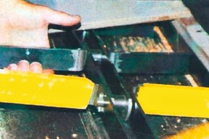  1 Mitnehmerschuhe für den Einsatz in Kettenförderern # Pusher blocks for use in chain conveyors 