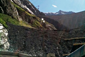  1	Blick auf die Baustelle in 1700 m Höhe • View of the construction site at an altitude of 1700 m 