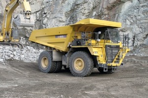  1 Muldenkipper HD605-7 • Dumper HD605-7 