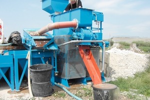  Wet jigging machine during the experimental procedure 