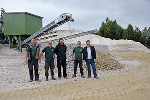  3	Das Projektteam von Feichtinger KG und BT-Wolfgang Binder GmbH: A. Klepsa, J. Feichtinger; M. Felber, F. Feichtinger, M. Berghofer • The project team at Feichtinger KG and BT-Wolfgang Binder GmbH: A. Klepsa, J. Feichtinger; M. Felber, F. Feichtinger, M. Berghofer 