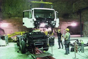  7 MAN Truck im Zusammenbau unter Tage 